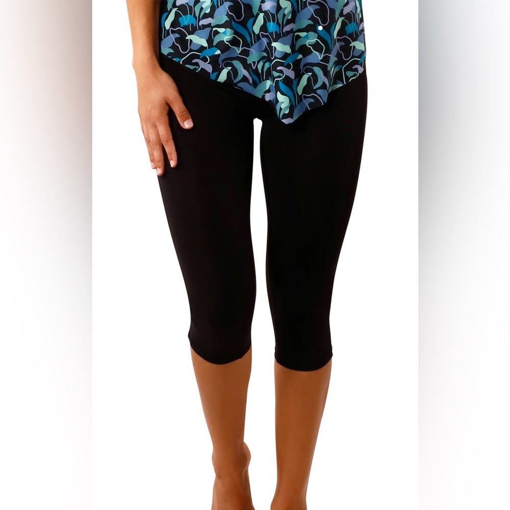 UV SKINZ Black Long Sleeve Top and Capri Leggings Swim Set - Picture 6 of 8